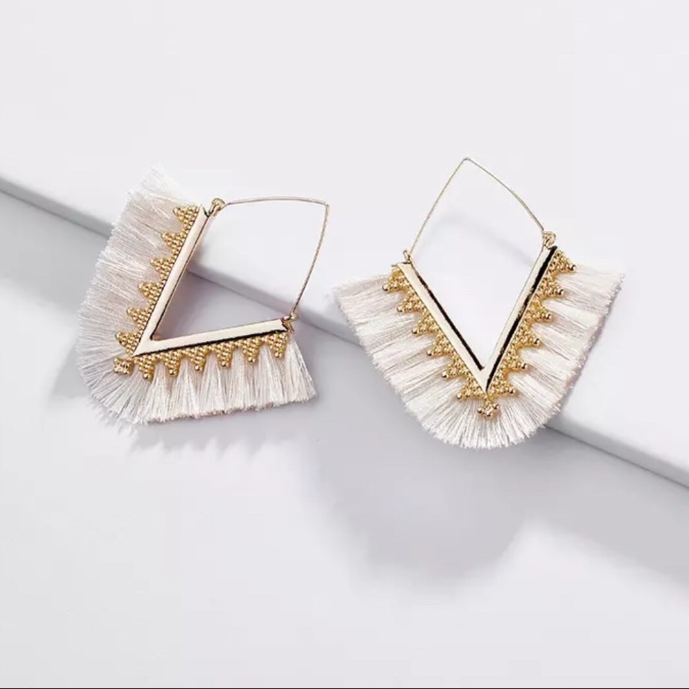 🌟 Host Pick 🌟 Boho Cream & Gold Fringe Earrings